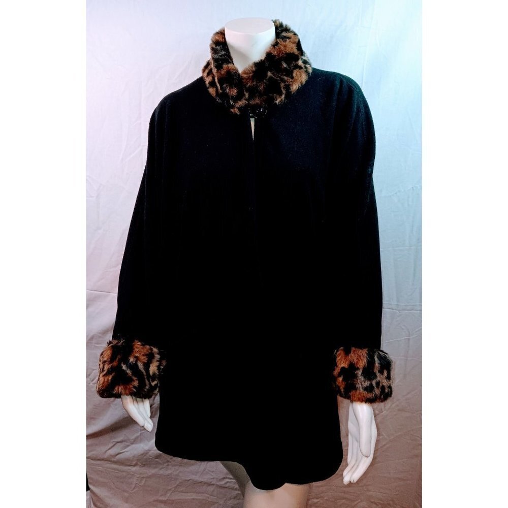 OSFM Women Leopard Fleece Black Cape